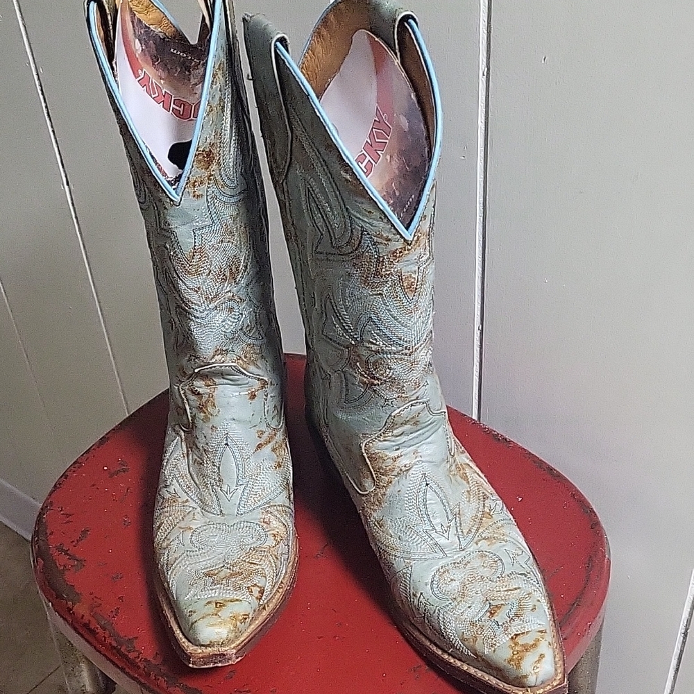 Rocky Women's Embroidered Heeled Boots - Blue and Tan